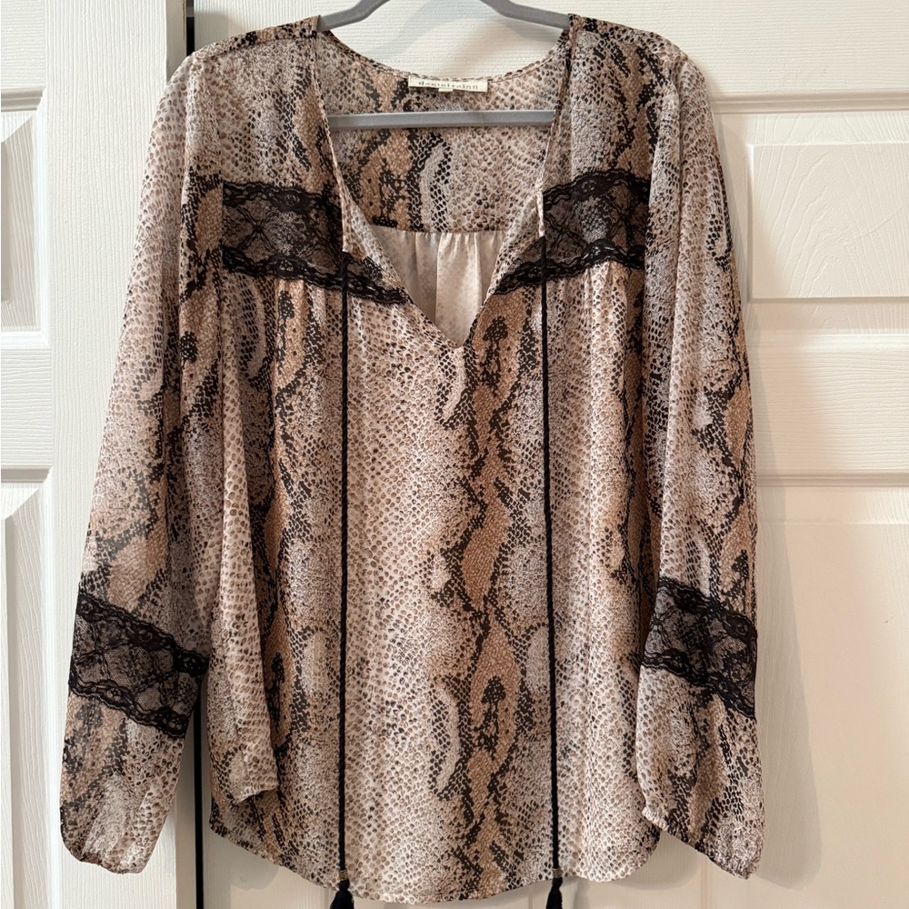 Daniel Rainn Beige Snake Print Blouse with Black Lace


C1